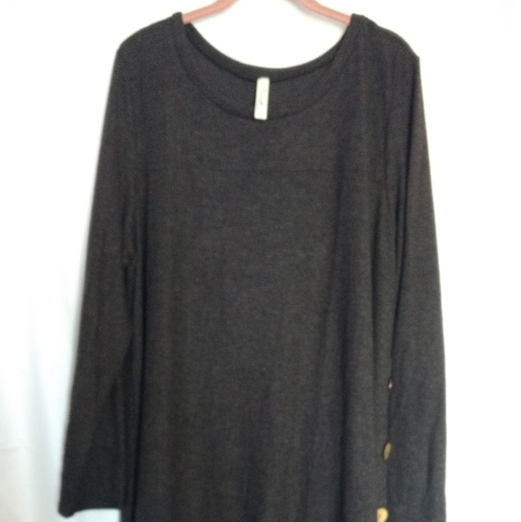 Women'S Assymetrical Hacci Tunic With Buttons. - Picture 2 of 11